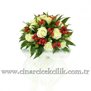 Beyaz Güller ve Kırmızı Tomurcuk Gelin Buketi 