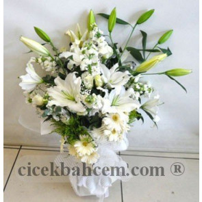 Beyaz Kokulu Lilyum ve Beyaz Gül Buketi