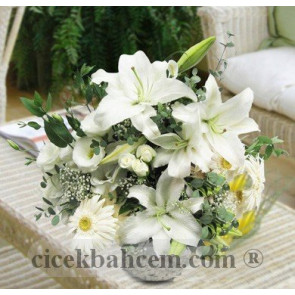 Beyaz Lilyum, Beyaz Lisyantus ve Beyaz Gül Aranjmanı 