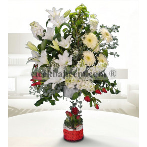 Beyaz Lilyum,Gerbera,Gül Çiçeklerinden Hazırlanmış Tasarım