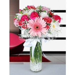 Beyaz, Pembe Gerbera ve Renkli Karanfil Aranjmanı