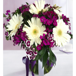 Tatlı Süpriz, Vazoda Gerbera ve Kır Çiçekleri