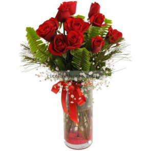 Cam Fanusta Cipso Çiçekleri ve 11 Adet Kırmızı Gül Tasarımı
