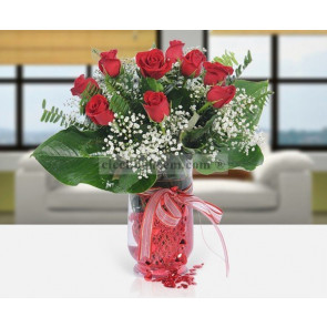 Cam Vazo İçerisine Cipso Çiçekleri İle 13 Adet Kırmızı Gül Tasarımı