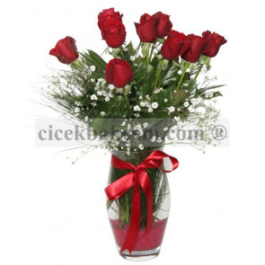 Cam Vazoda Kaliteli 9 Adet Kırmızı Gül Aranjmanı