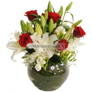 Kırmızı Gül ve Beyaz Kokulu Lilyum 