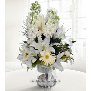 Cam Vazo Beyaz Gerbera ve Kokulu Lilyum Aranjmanı