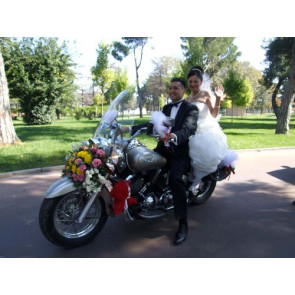 Gelin Motoru Süslemesi Kır Çiçekleri