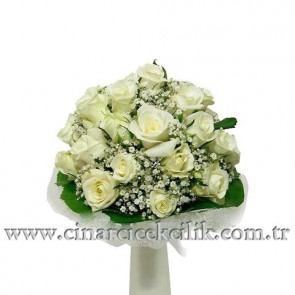 Beyaz Güllerden Hazırlanmış Şahane Gelin Eli Buketi