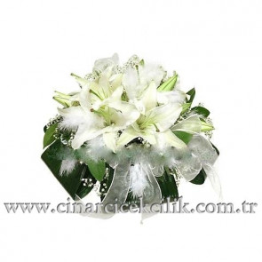 Beyaz Lilyum ve Yumuşak Tüy Gelin Buketi