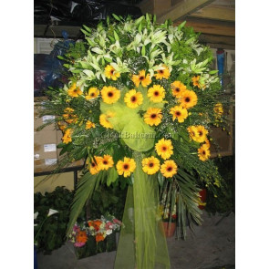 Gerbera Lilyum Çiçekleri İle Hazırlanmış Düğün Nişan Açiliş Ferforje Çiçekleri