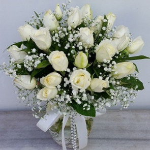 Cam Fanus İçerisine 21 Adet Beyaz Gül Tasarımı