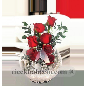 7 Adet Beyaz Gül Lilyum Aranjmanı 