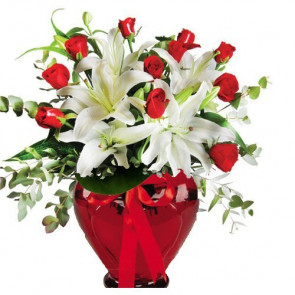 Kalbimin Şehri ''11 Adet Kırmızı Gül, Lilyum''