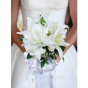 Kokulu Lilyumlarla Hazırlanmış Gelin Buketi