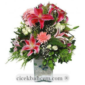 Kokulu Lilyum, Gerbera ve Beyaz Gül Aranjman