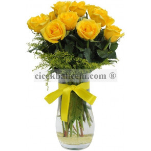 Konik Vazo İçine 9 Adet Sarı Gül Aranjmanı 