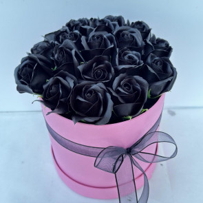 Kutuda 17'li İthal Gerçek Görünümlü Siyah Gül Aranjmanı
