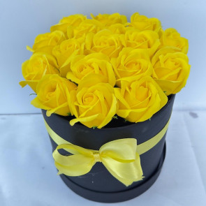 Siyah Kutuda 19'lu Sarı Gül Aranjmanı - Özel ve Şık Hediye