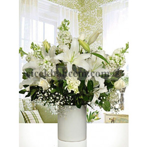 Şebboy ve Beyaz Lilyum ve Gül Aranjmanı 