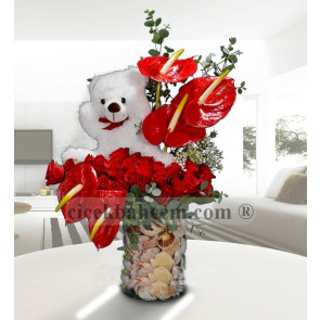 Sevimli Oyuncaklı Kırmızı Gül ve Antorium, Oyuncaklı Çiçek