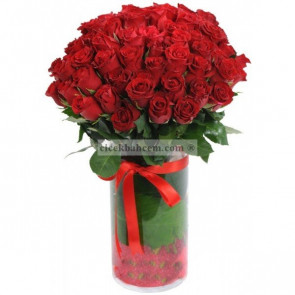 Cam Vazo İçinde 41 Adet Kırmızı Gül