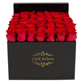 Siyah Şık Kutu İçinde 41 Adet Kırmızı Gül