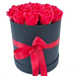 Solmayan Aşk 17'li İthal Yapay Kırmızı Gül Tasarımı